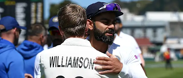 Kane Williamson and Virat Kohli shake hands