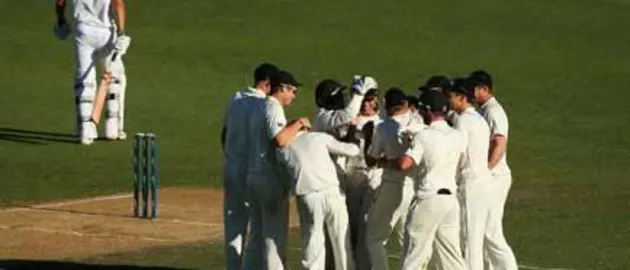 44095 New Zealand celebrates the fall of Alastair Cook