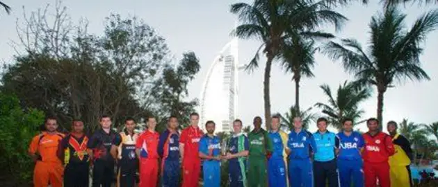 31690 The team captains pose at the 'Dhow and Anchor', Jumeirah Beach hotel