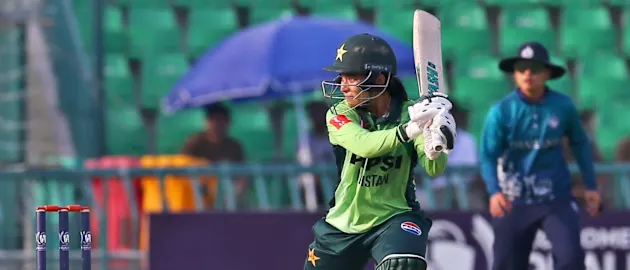 Fatima Sana batting a