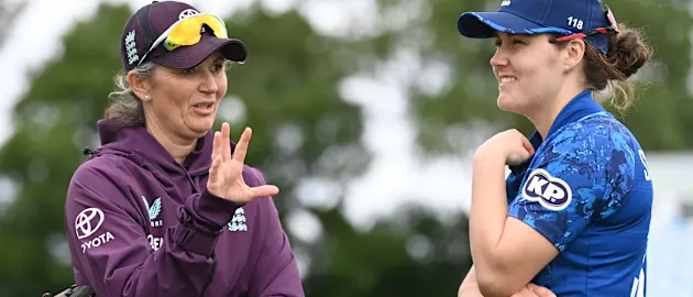 England head coach Charlotte Edwards speaks to captain Nat Sciver-Brunt 