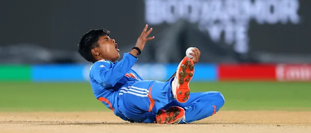 Kranti Gaud's one-handed screamer off her own bowling | CWC25