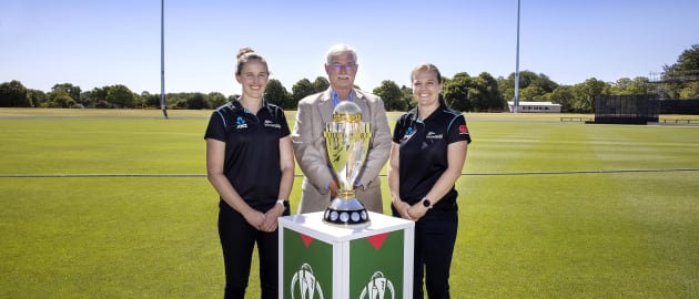 Amy Satterthwaite, Richard Hadlee and Lea Tahuhu pose alongside the ICC Women's World Cup 2022 Trophy at Hagley Oval