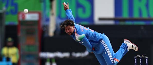 Kuldeep spins a web around Pakistan | PAK v IND | Champions Trophy 2025