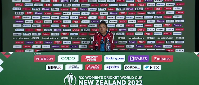 Pre-Match-England-Sophia-Dunkley-23-03-2022_Moment