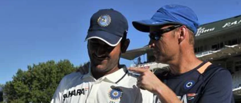 24961 dhoni_kirsten aug20 2011