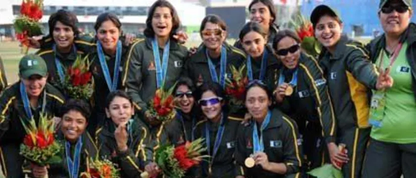 15537 pak women nov21