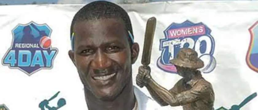 44022 Darren Sammy with the series trophy
