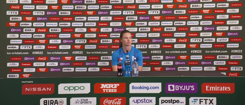 Pre-Match-England-Amy-Jones-15-03-2022_Moment