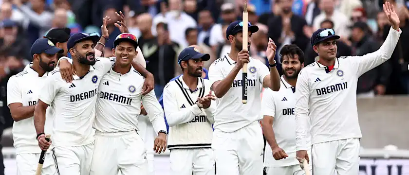 India's Akash Deep (L) and India's Yashasvi Jaiswal 2L) celebrate winning the final Test cricket match between England and India at The Oval in London 