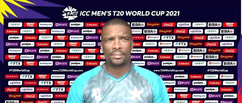 Pre-match-PC-Vernon-Philander-Pakistan-25-10-21_Moment