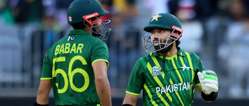 Pakistan's Muhammad Rizwan (R) talks to Babar Azam between the over during the ICC men's Twenty20 World Cup 2022 cricket match between Pakistan and Netherlands 1920x1080