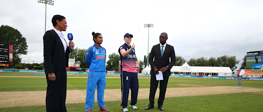 Mel Jones, Mithali Raj of India, Heather Knight of England and match referee Ritchie Richardson during the coin toss prior to the ICC Women's World Cup match between England and India