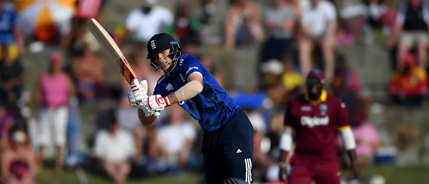 Joe Root led the English attack with an unbeaten 90