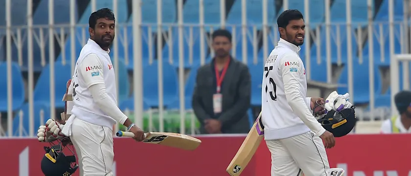 Dhananjaya de Silva, Dilruwan Perera