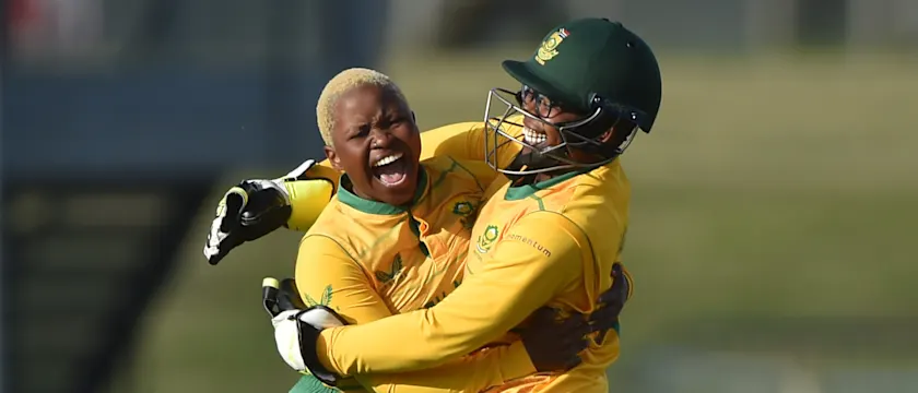 Nonkululeko Mlaba of South Africa celebrates with Sinalo Jafta after she gets Sophia Dunkley of England 1920x1080