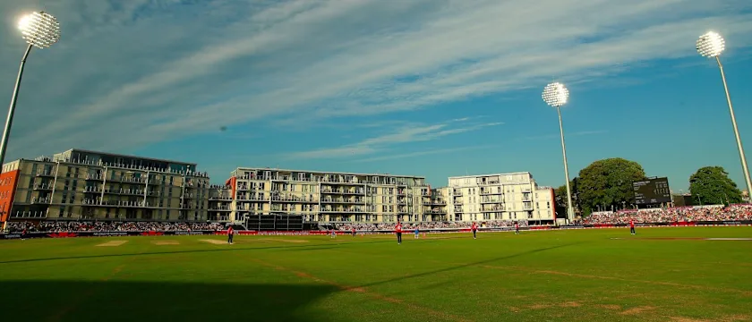 Bristol - Stretch Tent