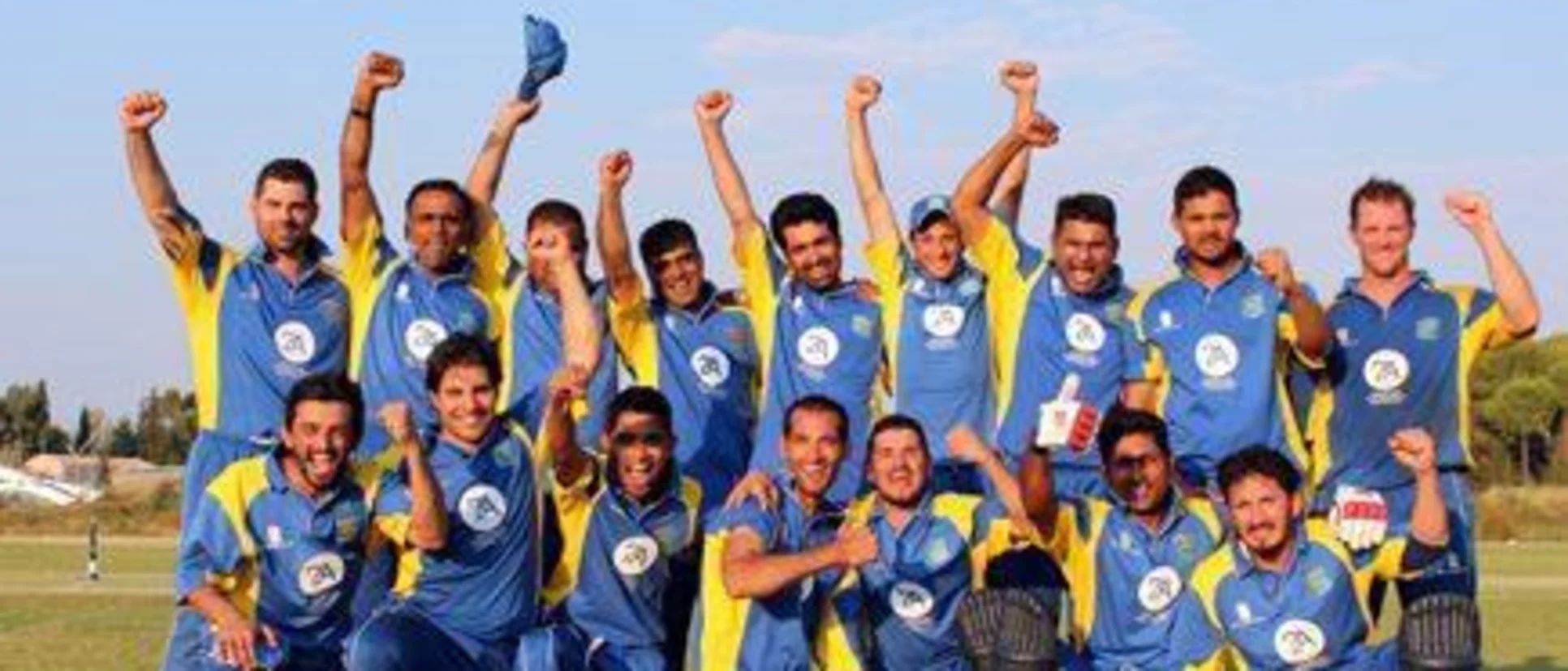 37540 Sweden-celebrate-the-win-and-pr.jpg