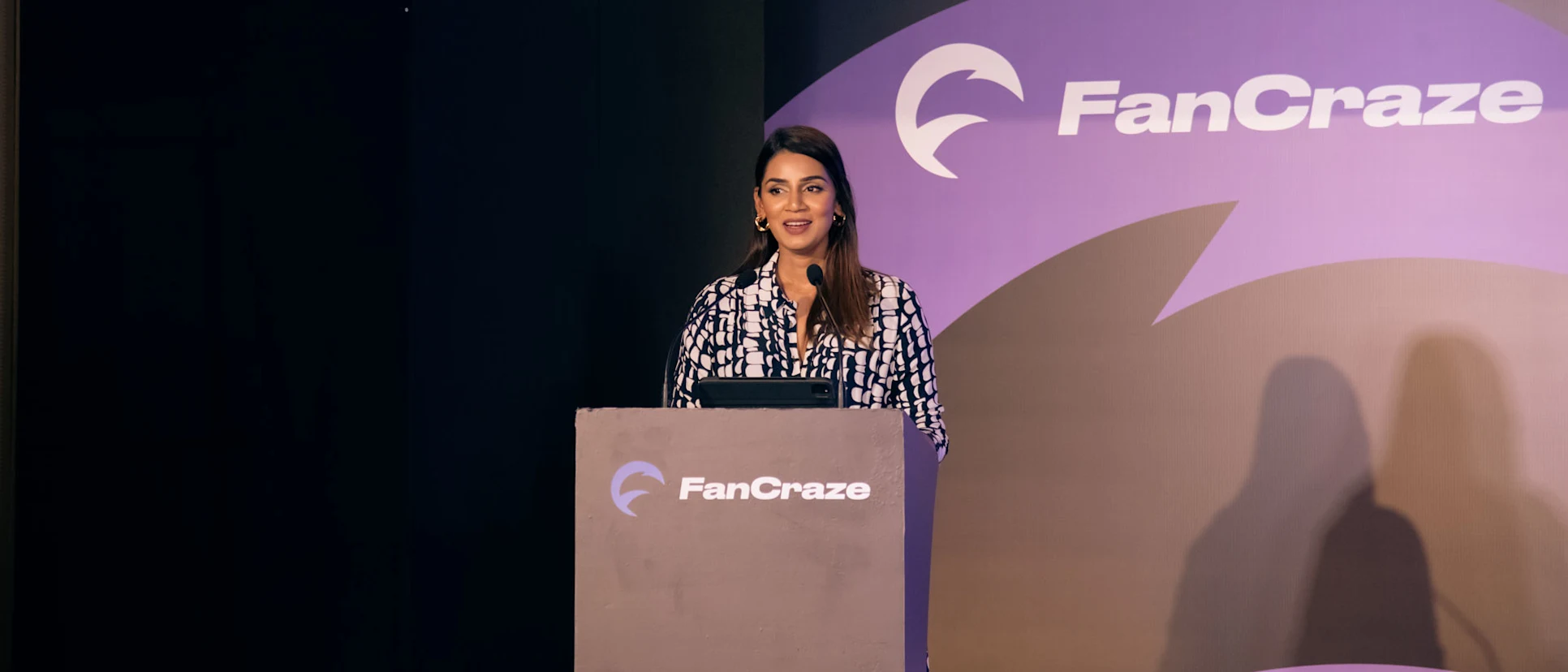 Logo of Event host Sanjana Ganesan gets ready to introduce MS Dhoni