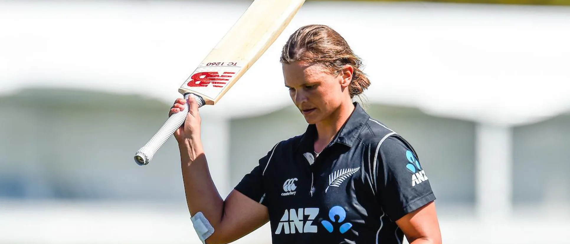 Suzie Bates scored a 97-ball 89 to help New Zealand post 310/5