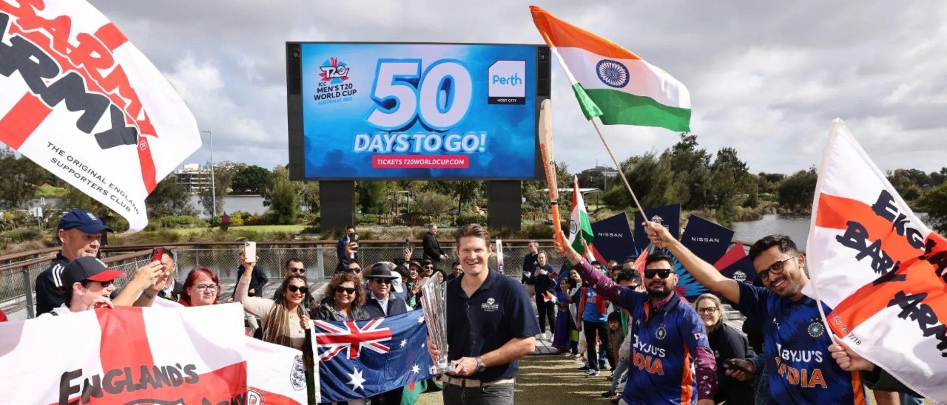 Logo of Shane Watson with T20 World Cup fans in Perth!
