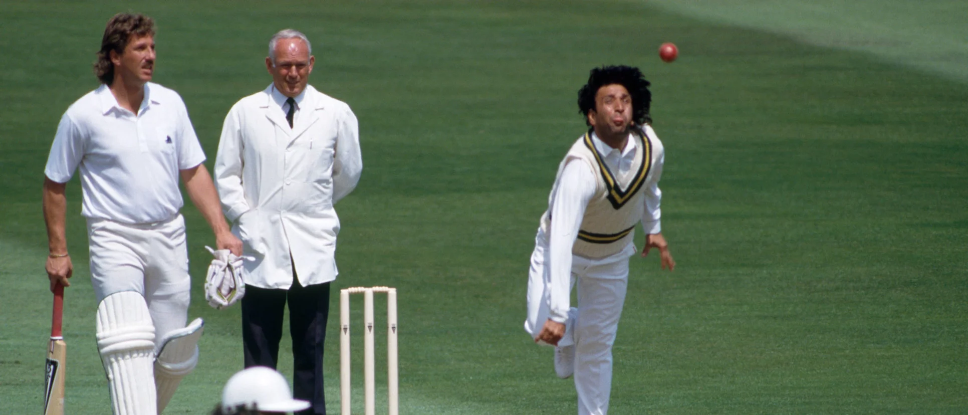 Logo of Qadir bowling against England at Headingley in 1987