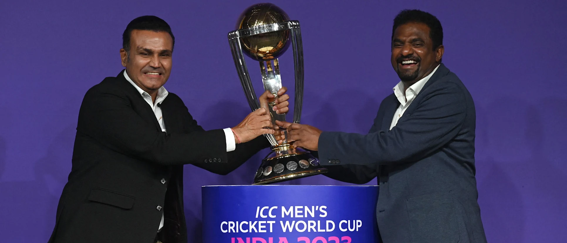 Sehwag (left) alongside Sri Lanka great Murali Muralitharan and the World Cup trophy // Getty Images