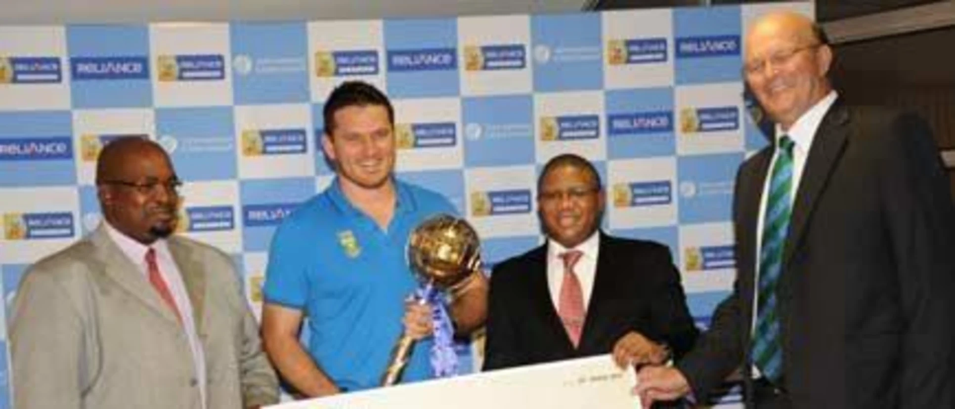 44214 Graeme Smith receives the Reliance ICC Test Championship Mace and cheque