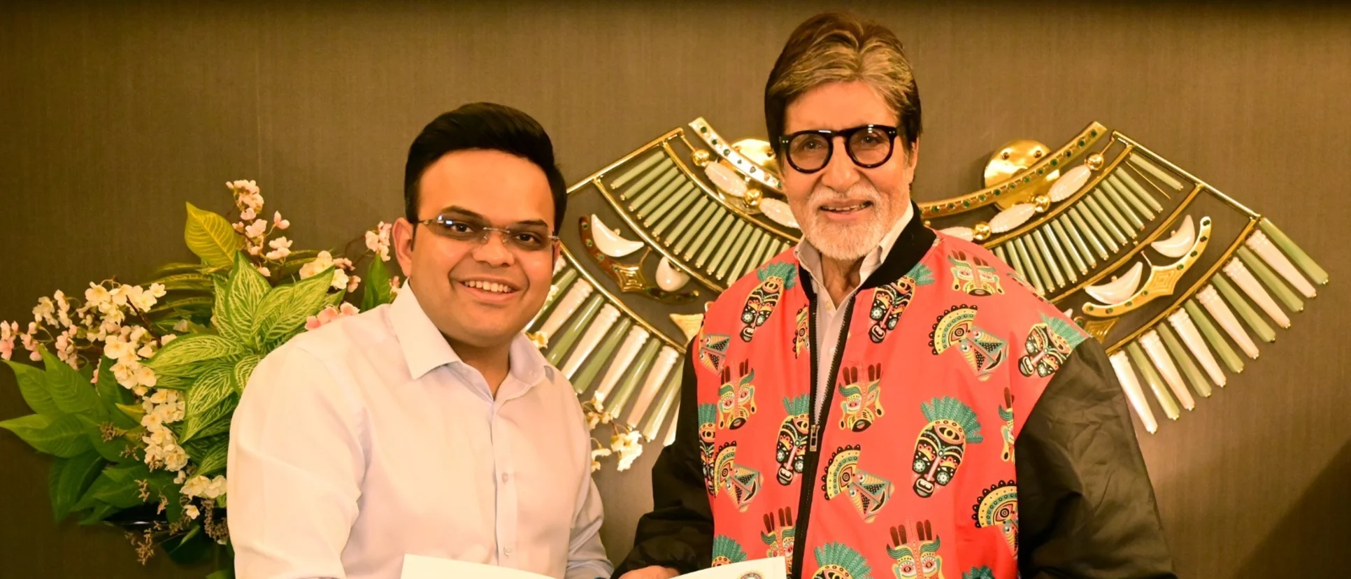 Logo of BCCI Secretary Jay Shah presents the Golden ticket to Indian actor Amitabh Bachchan
