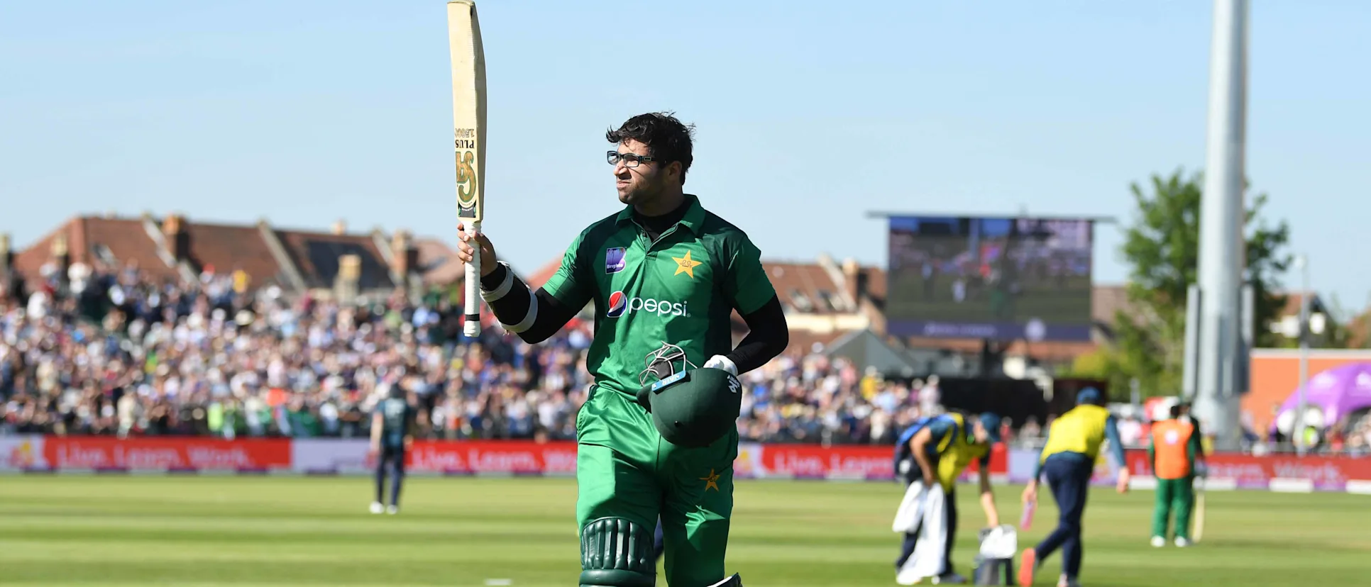 Logo of Imam-ul-Haq dominated the day's early proceedings