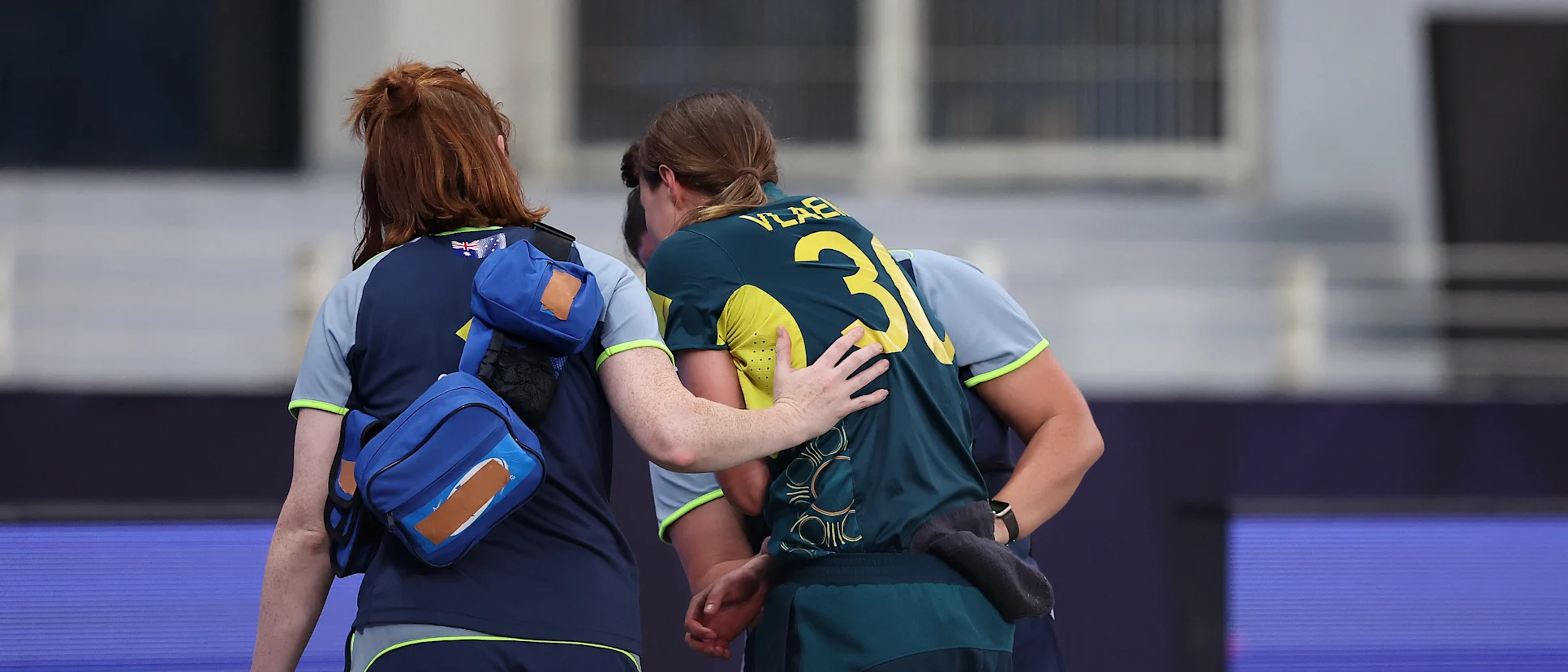 Logo of Tayla Vlaeminck had to leave the field after hurting her shoulder