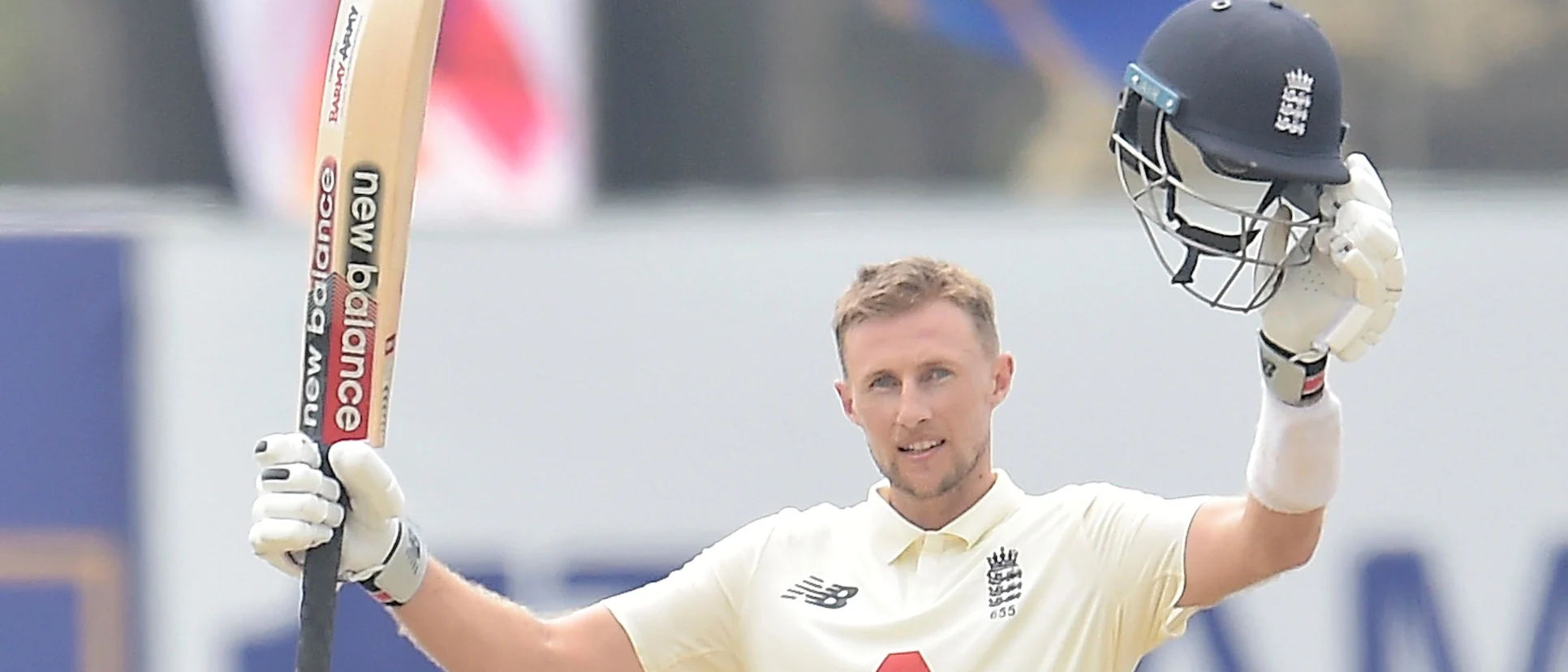 Joe Root raises bat after got his 19th test hundred