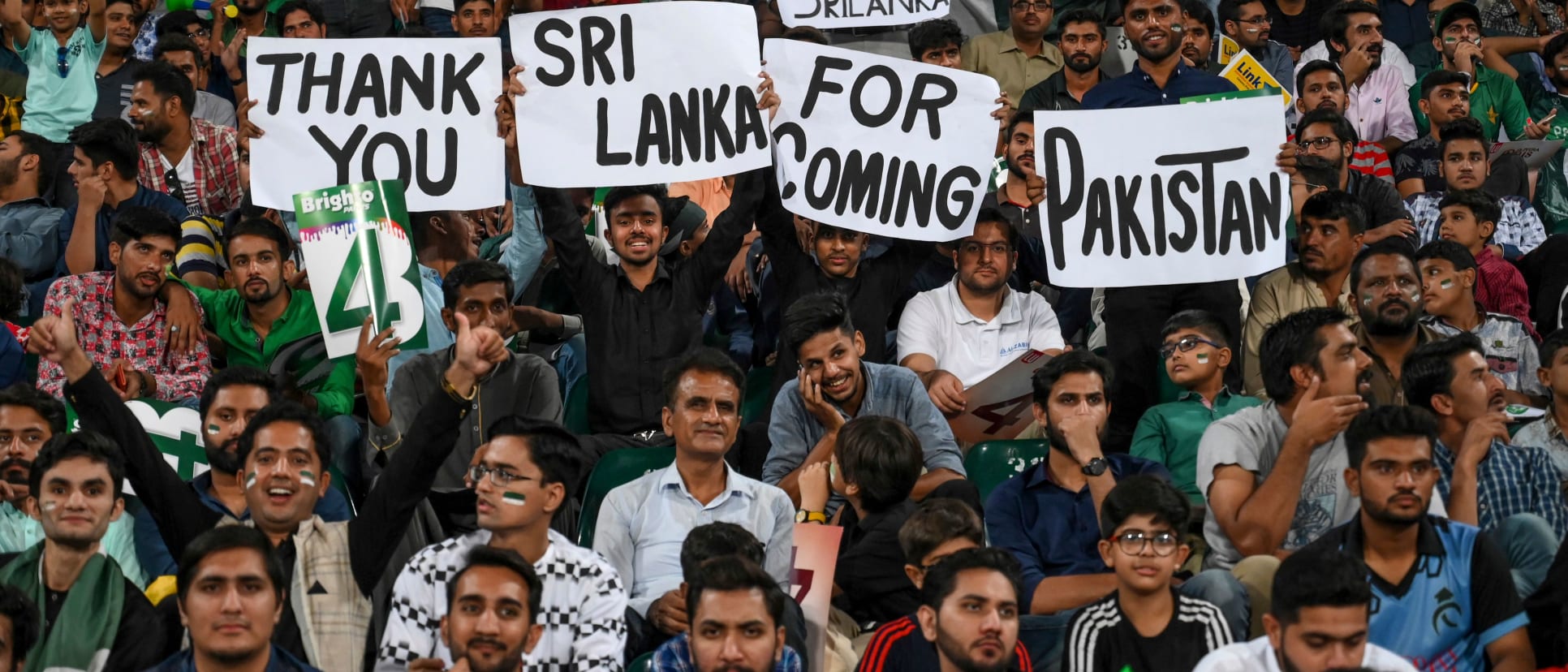 Sri Lanka received a warm welcome from crowds in Karachi and Lahore