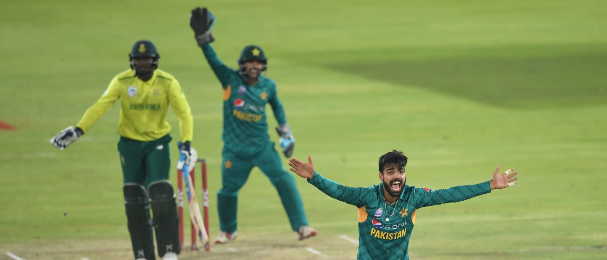 Shadab Khan appeals for a wicket