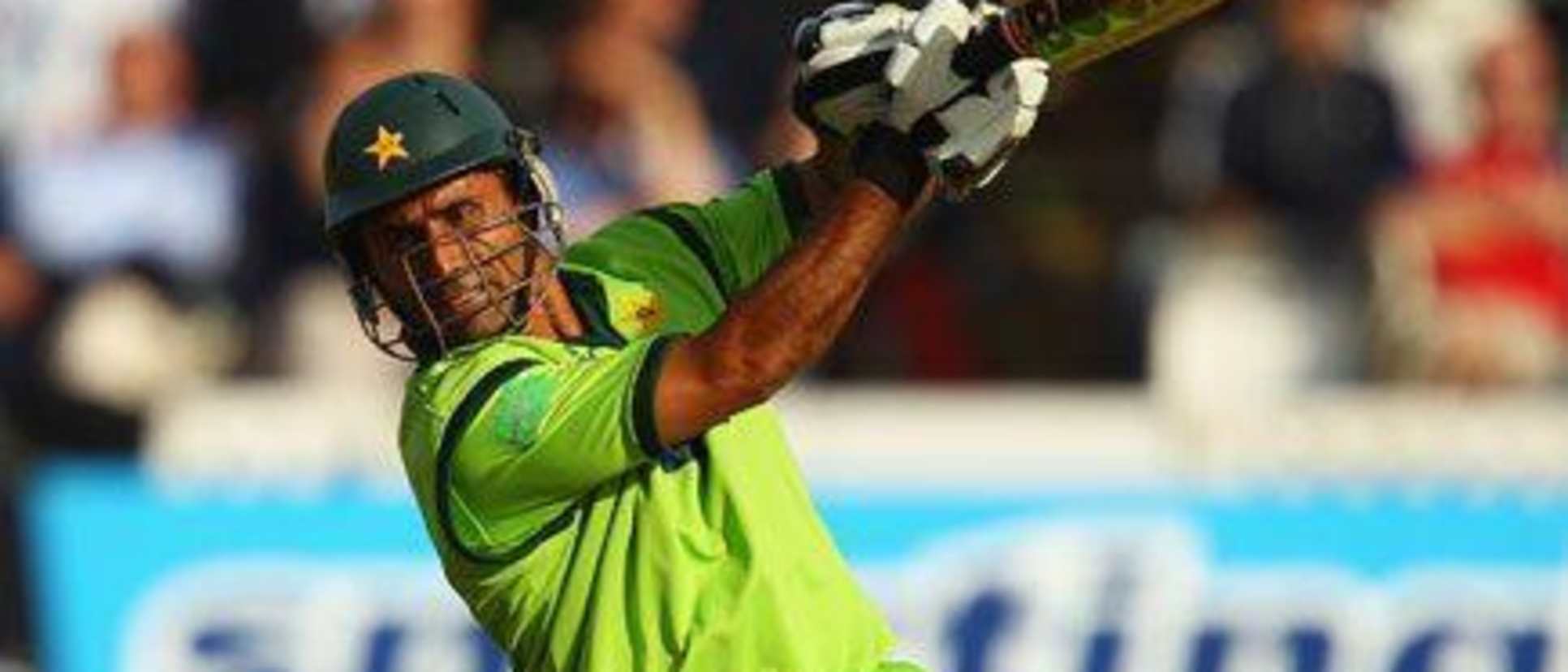 Strauss praises Razzaq's brutal approach