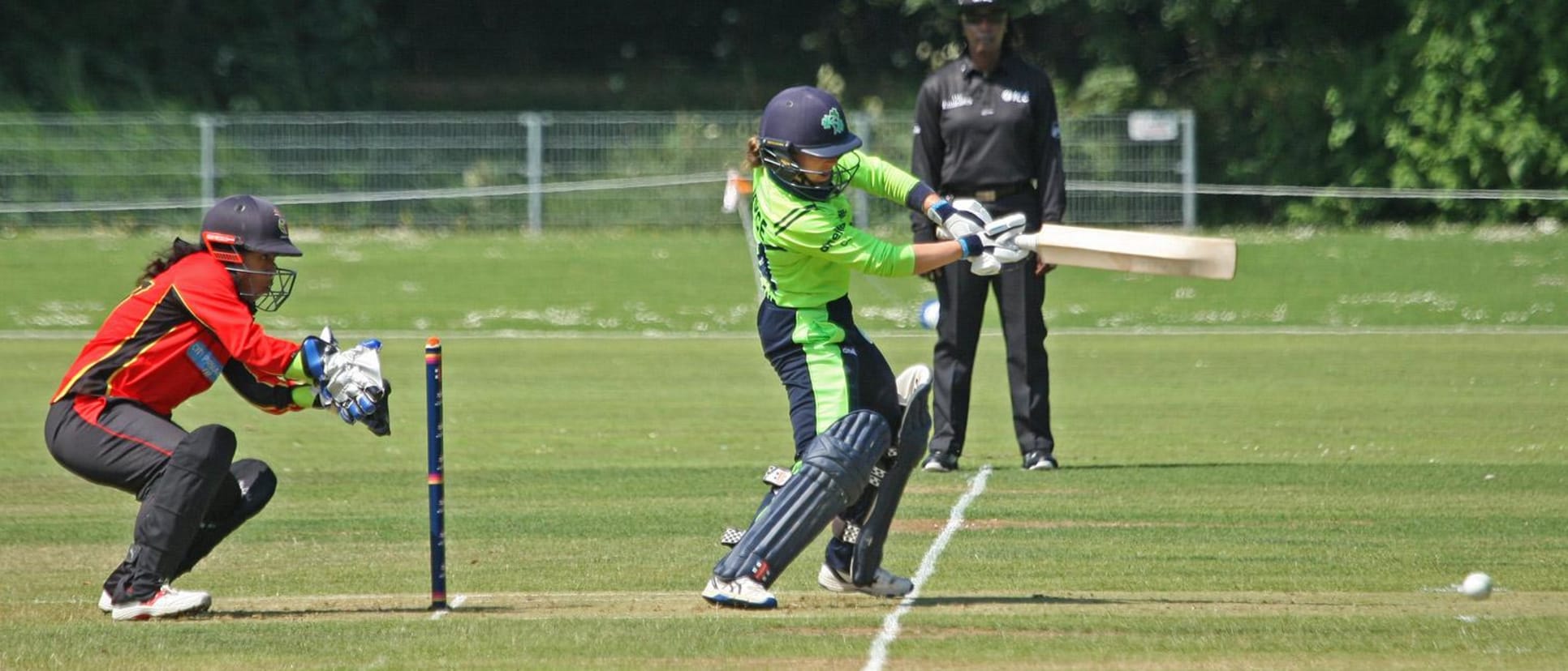 Laura Delany plays the ball, Semi Final Ireland v PNG, VRA, 12th July 2018