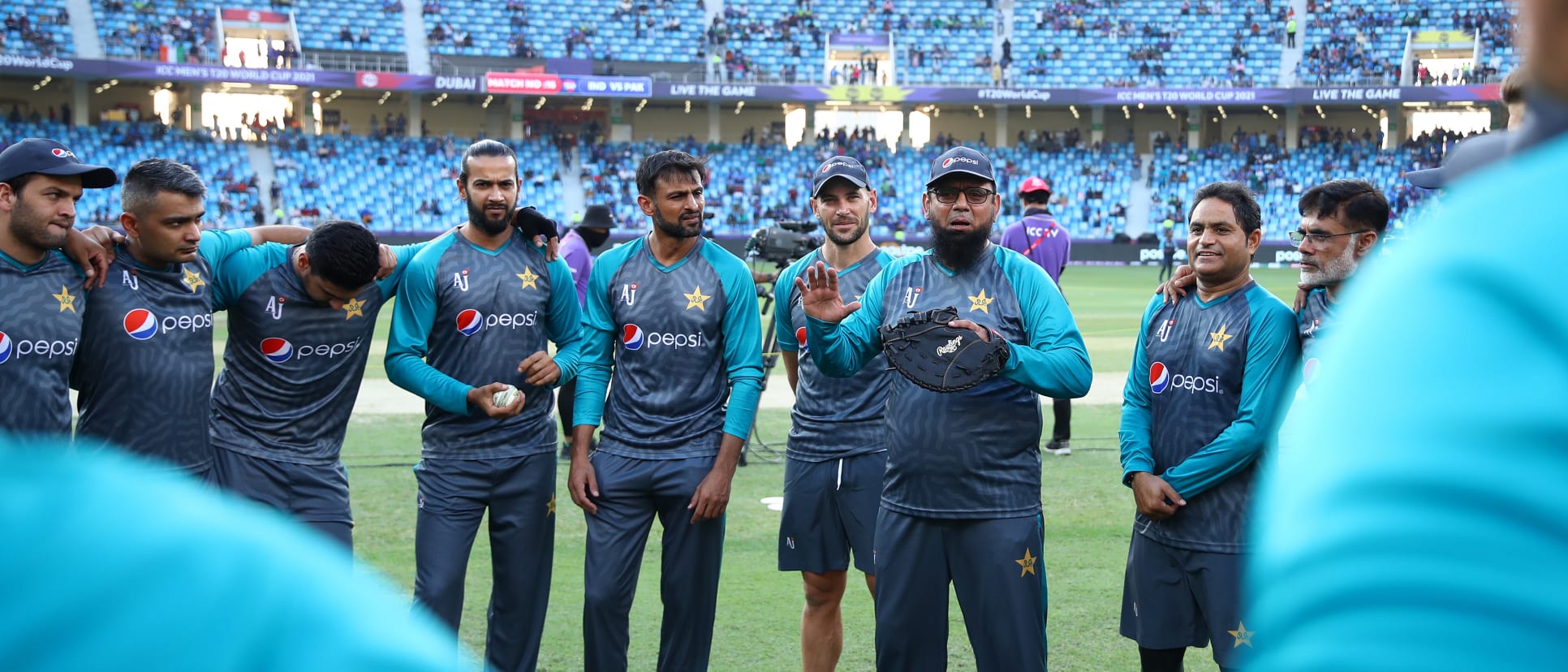 Saqlain Mushtaq the Head Coach of Pakistan addresses his team ahead of the ICC Men's T20 World Cup match between India and Pakistan at Dubai International Stadium on October 24, 2021 in Dubai, United Arab Emirates.