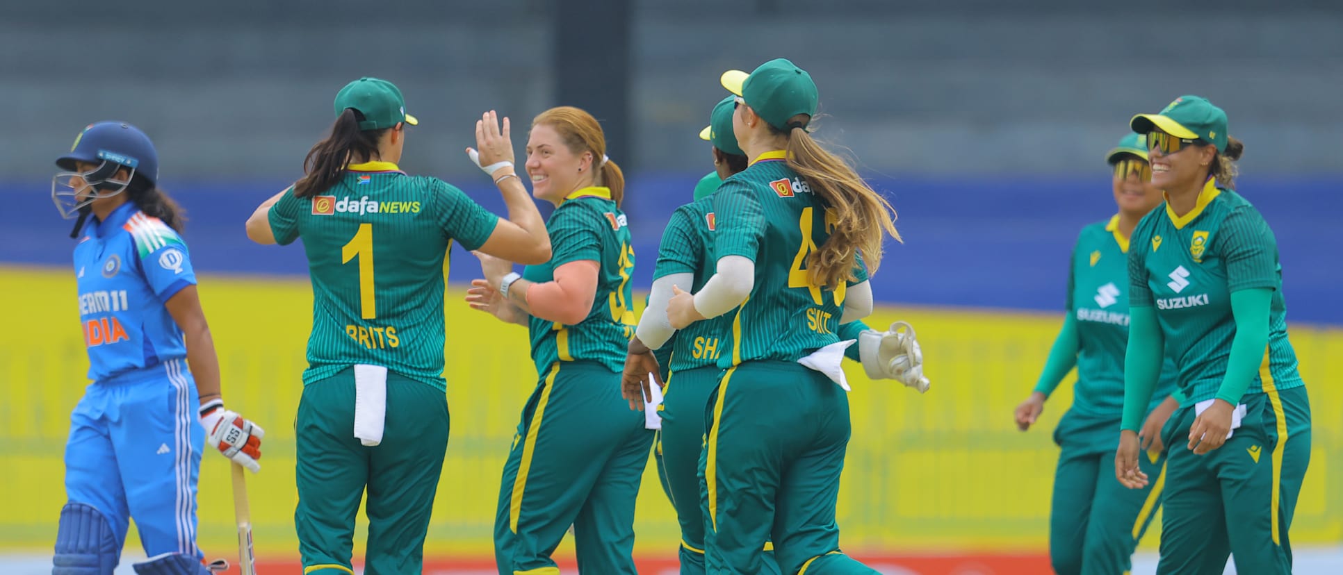 Nadine de Klerk Celebrate Wicket (3)