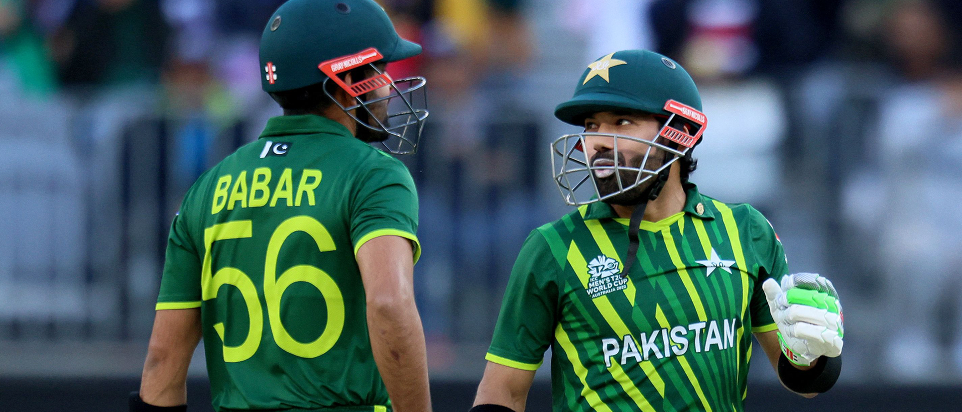 Pakistan's Muhammad Rizwan (R) talks to Babar Azam between the over during the ICC men's Twenty20 World Cup 2022 cricket match between Pakistan and Netherlands 1920x1080