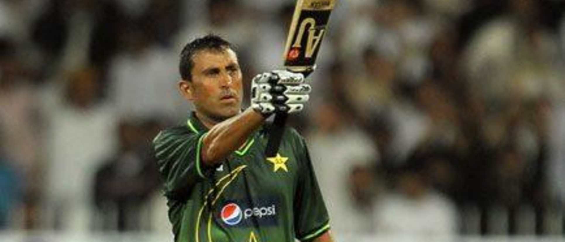 30353 Younus, Afridi star in Pakistan win