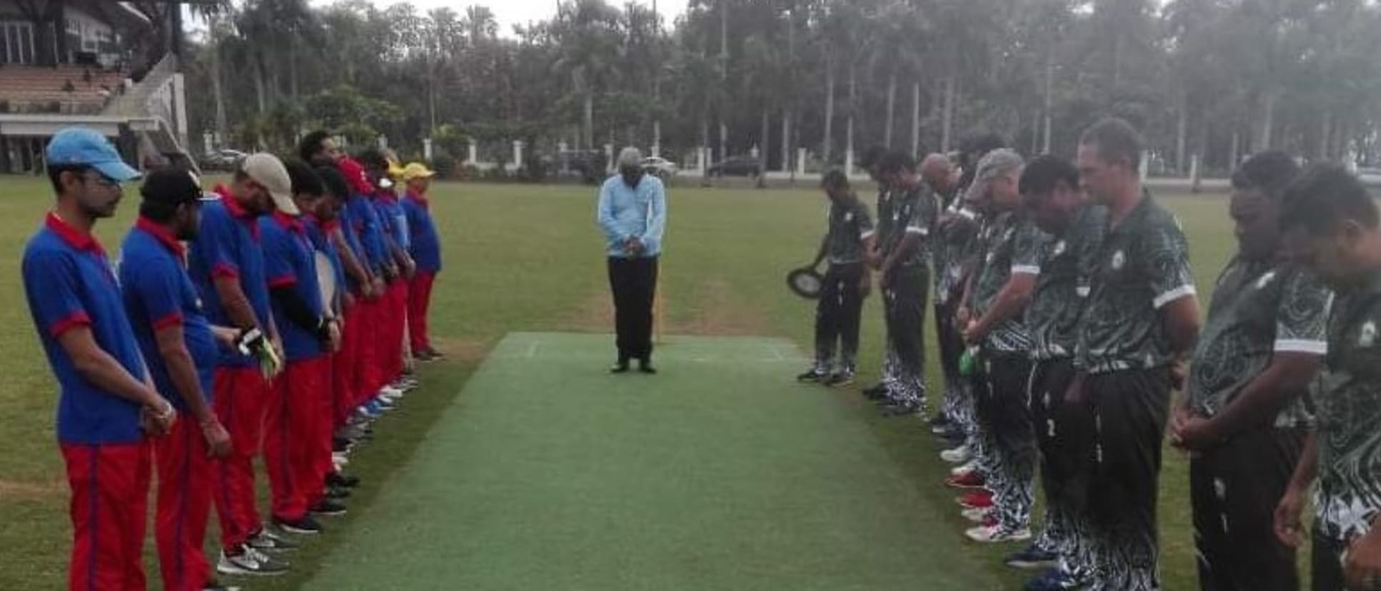 Teams observe a minute's silence in honour of Walesi Soqoiwasa