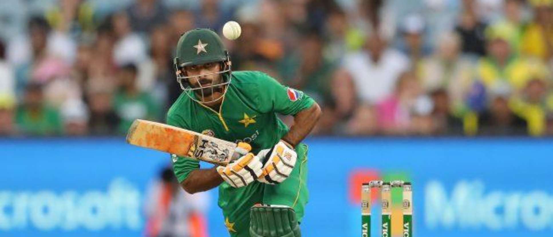 Mohammad Hafeez orchestrated a brilliant chase to lead Pakistan to a 6-wicket win
