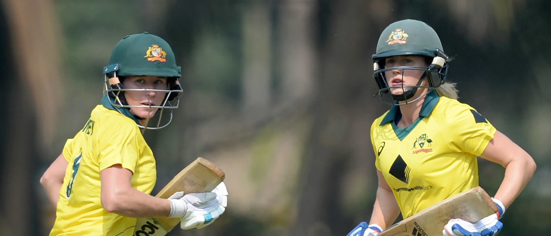 Beth Mooney (L) and Ellyse Perry scored half-centuries and had a 96-run stand together in the second game