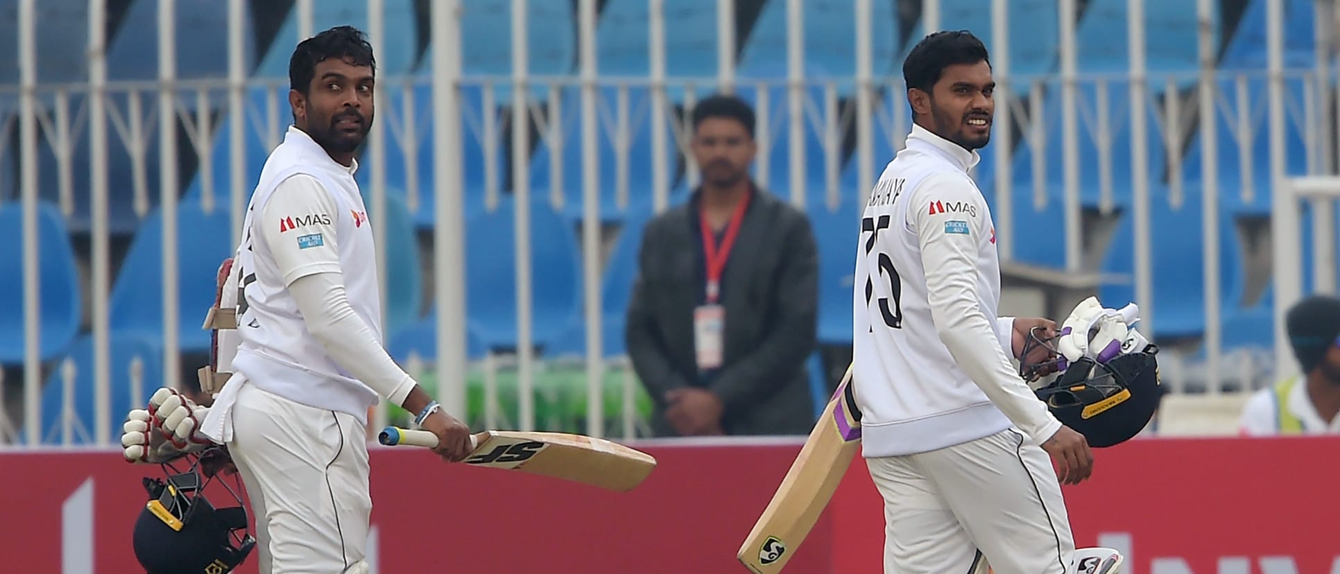 Dhananjaya de Silva, Dilruwan Perera