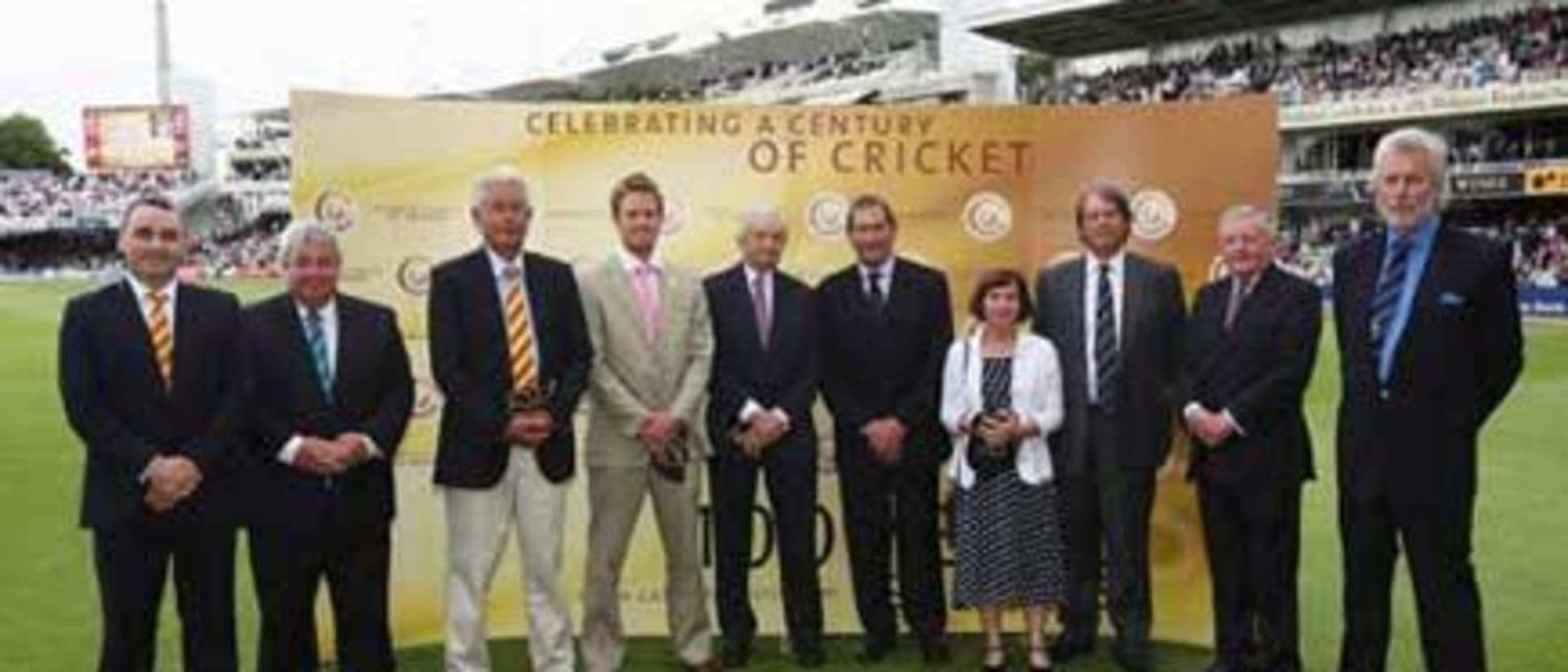 1527 Benaud, Gooch, Compton, Larwood and Woolley inducted into ICC Cricket Hall of Fame