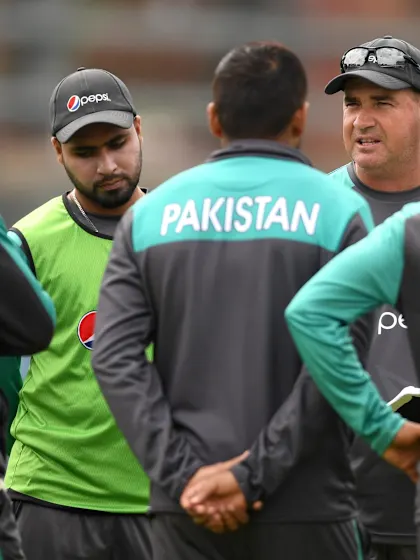 Mickey Arthur reprimanded for showing dissent
