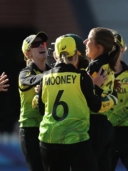 Mooney, Wareham carry Australia to semi-finals