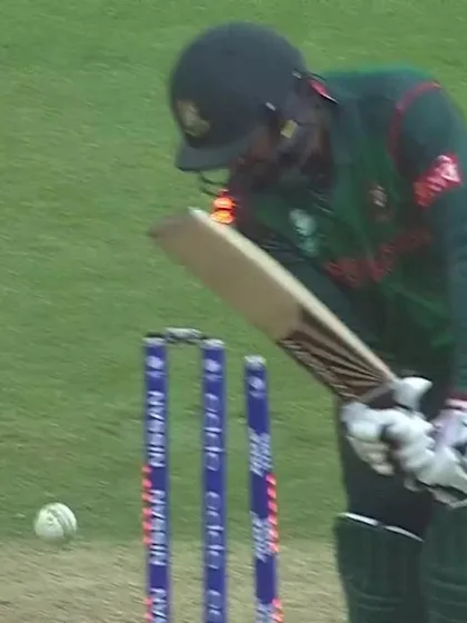 #CT17 Aus v Ban: Mitchell Starc 4-29