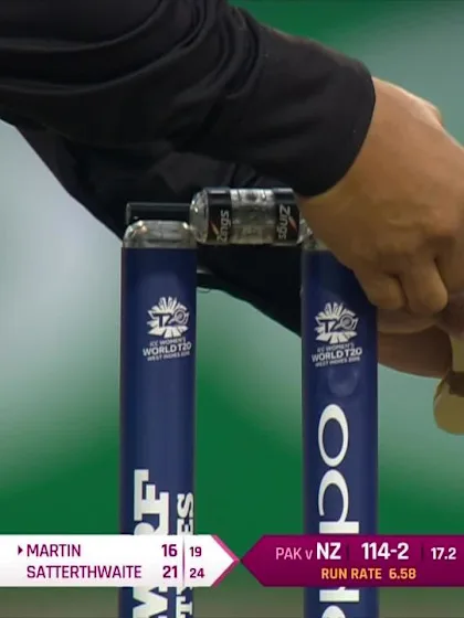 NZ v PAK: No-ball as Nashra Sandhu knocks over the bails