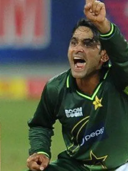 Hafeez to the fore as Pakistan's ODI bowlers dominate at the top